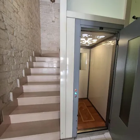 Domus Nicolaus Giovinazzo